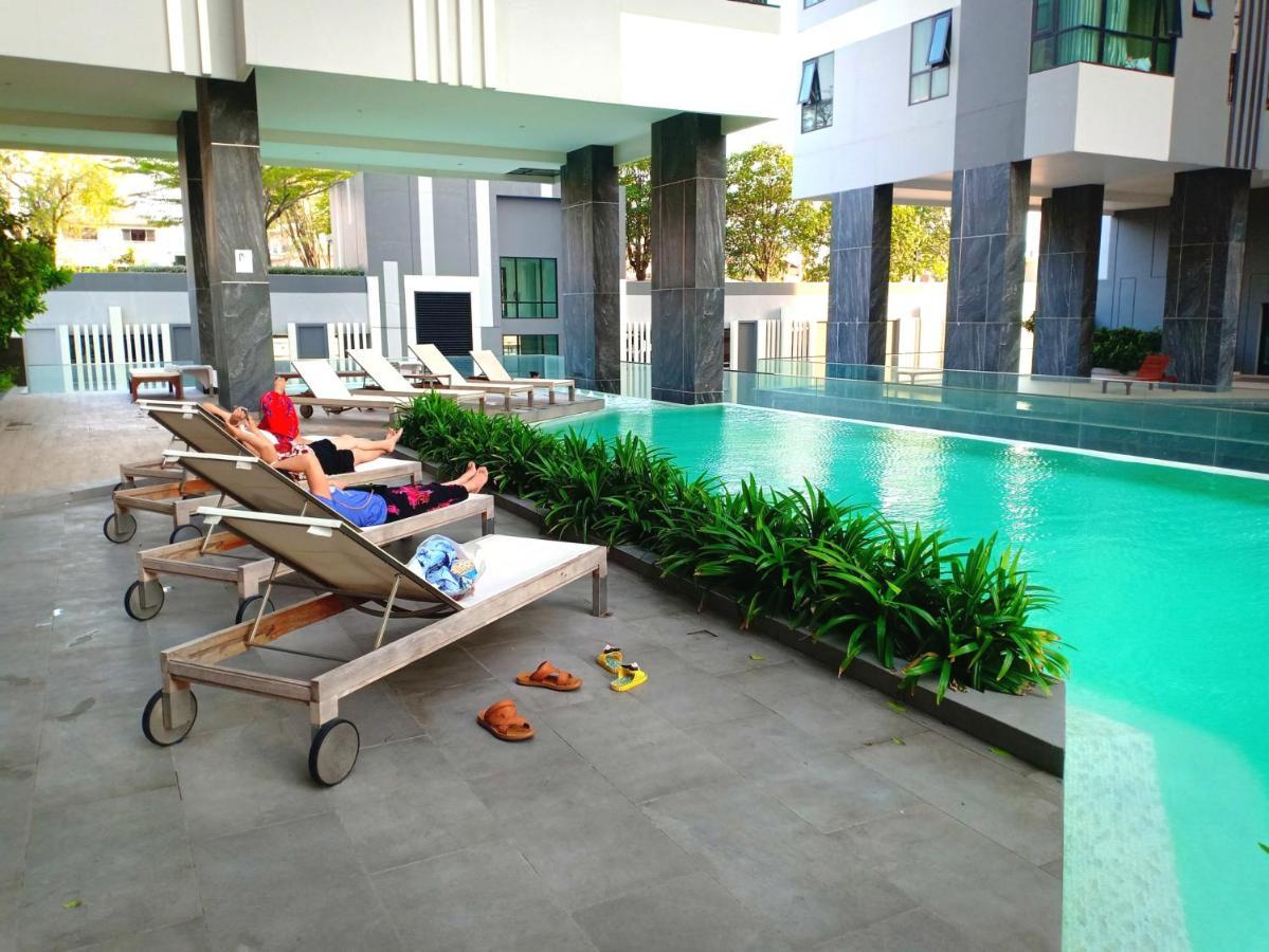 The Base Horizon Central Pattaya Exterior photo