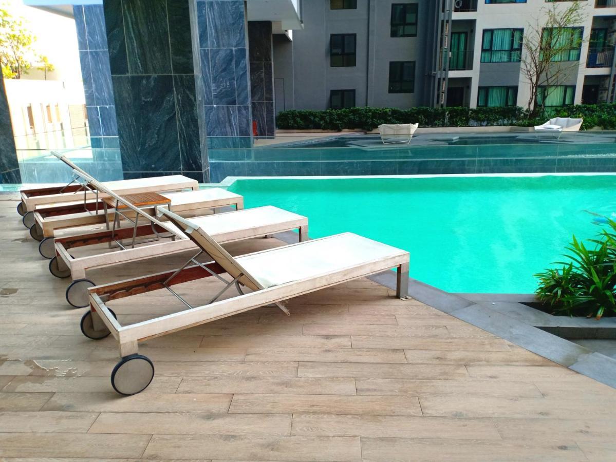 The Base Horizon Central Pattaya Exterior photo