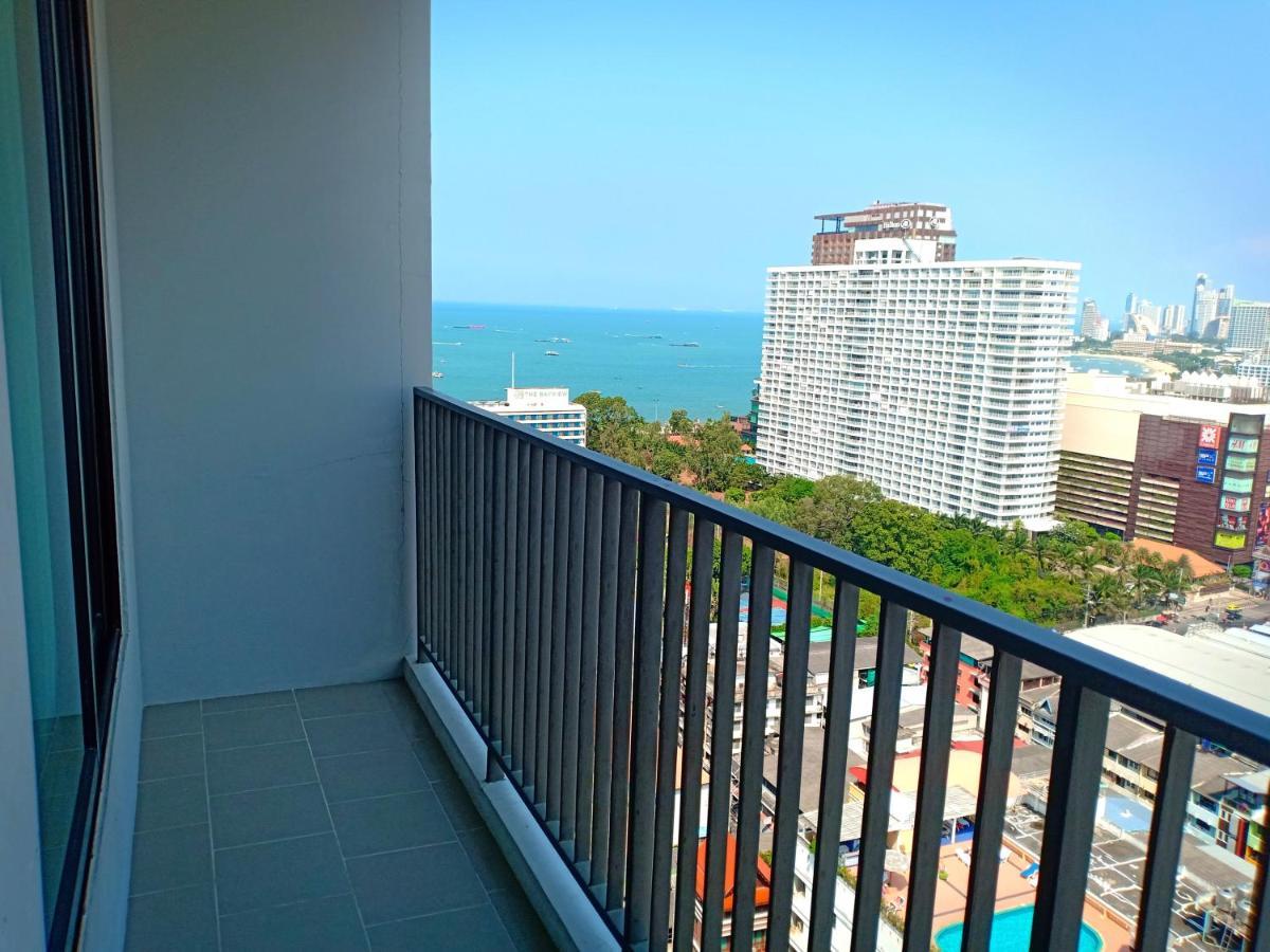 The Base Horizon Central Pattaya Exterior photo